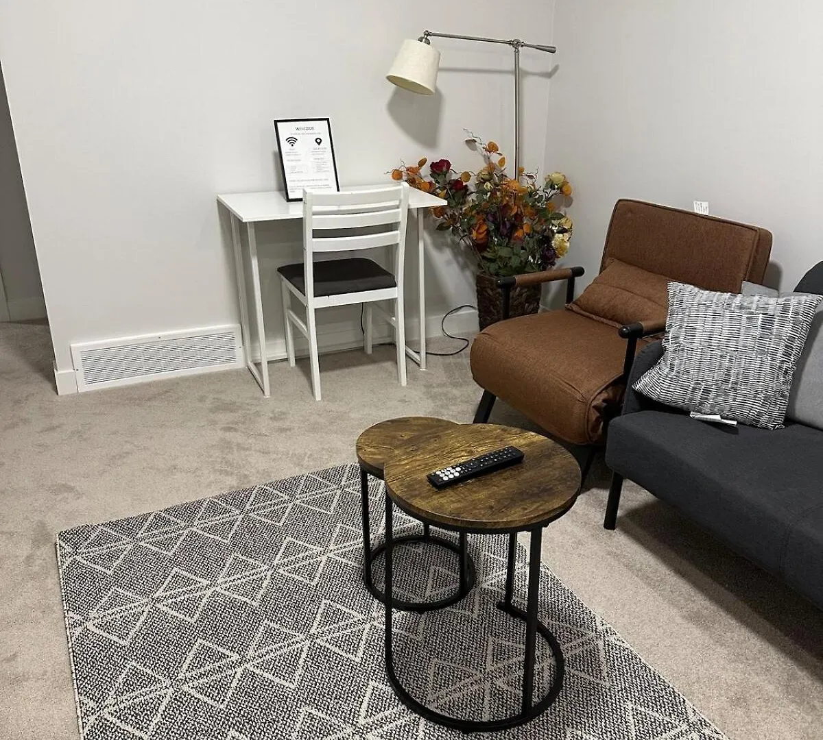Casa de Férias The Modern Nest-One Bedroom Basement Suite YYC Canadá