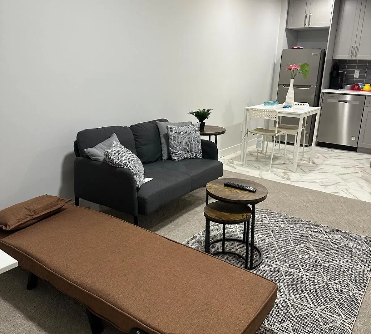The Modern Nest-One Bedroom Basement Suite YYC