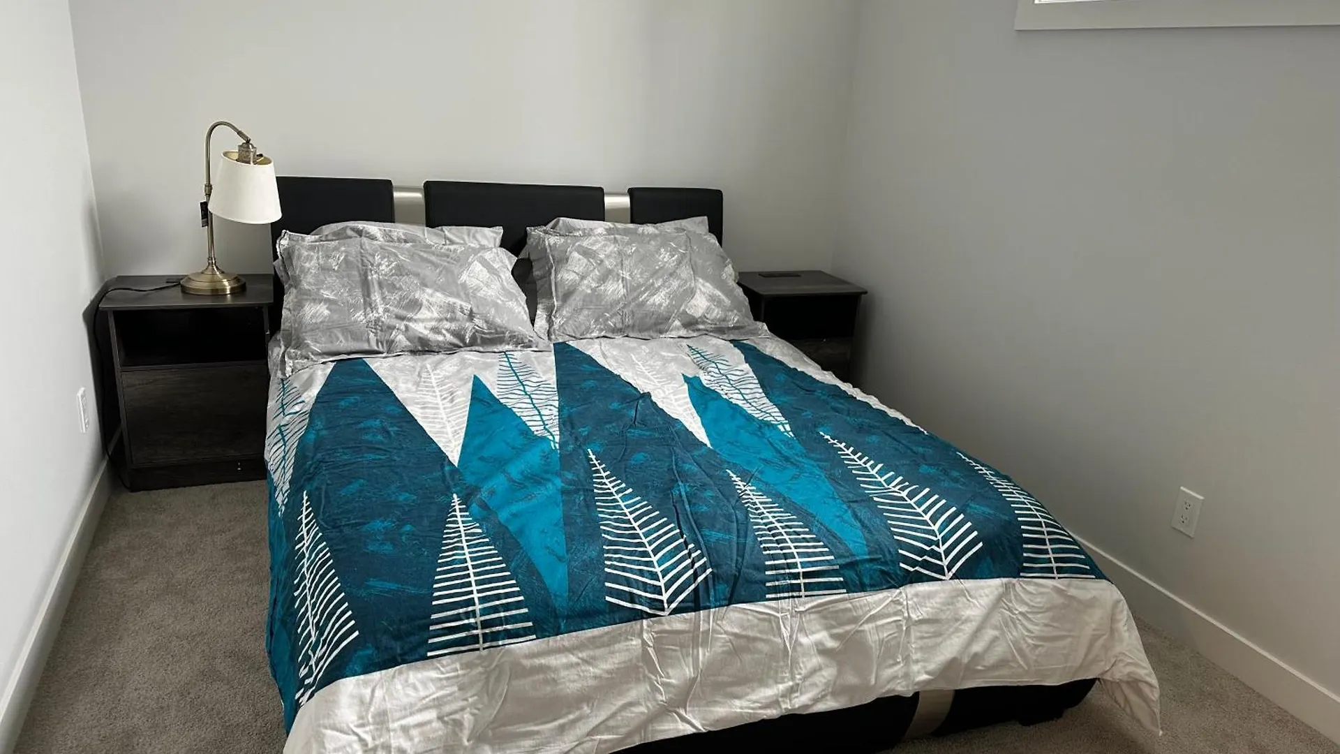 Casa de Férias The Modern Nest-One Bedroom Basement Suite YYC